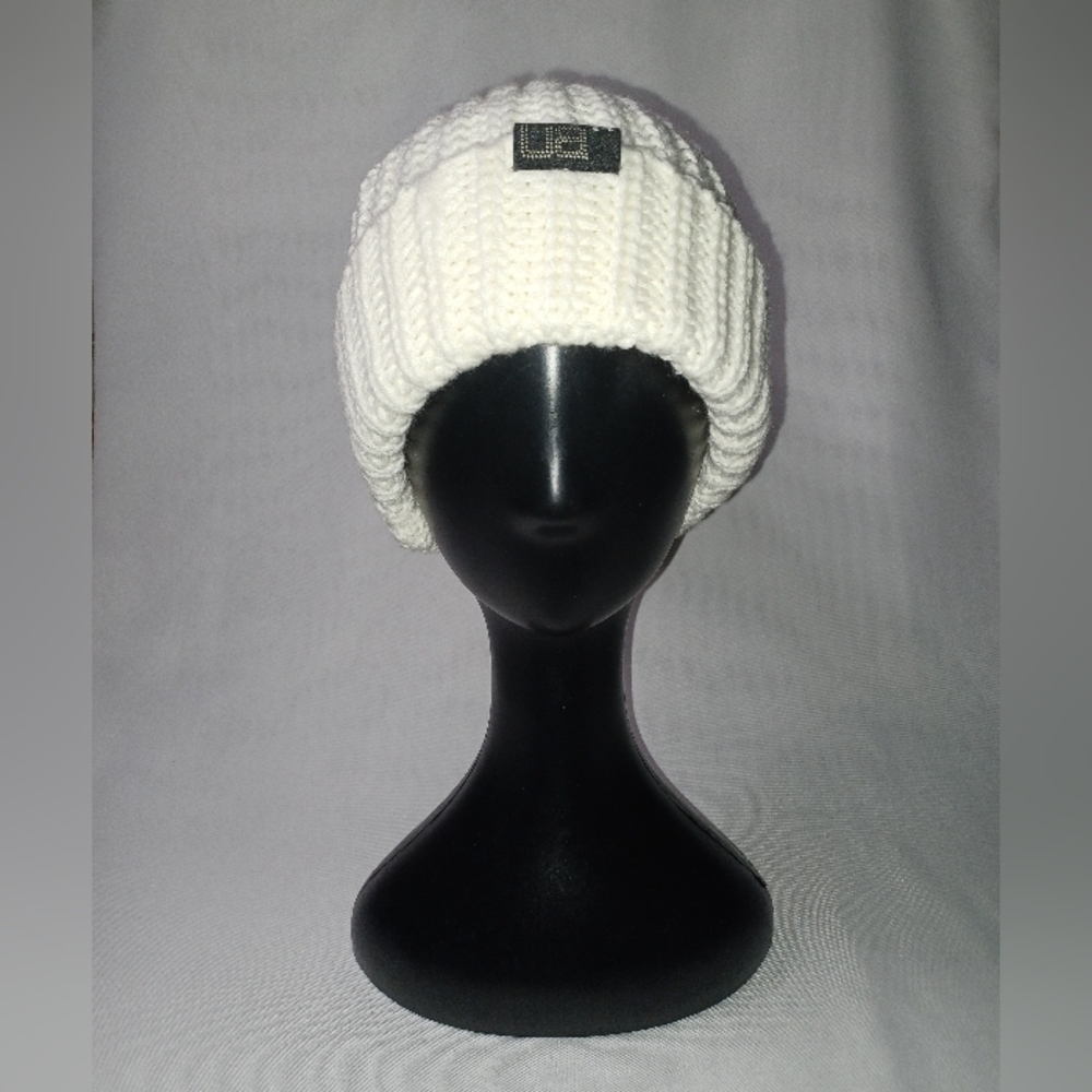 Knit pom-pom hat